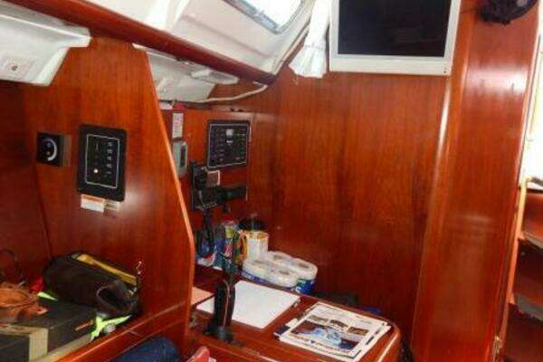 Photo of the 2004 Beneteau 373 "Maxed Out"