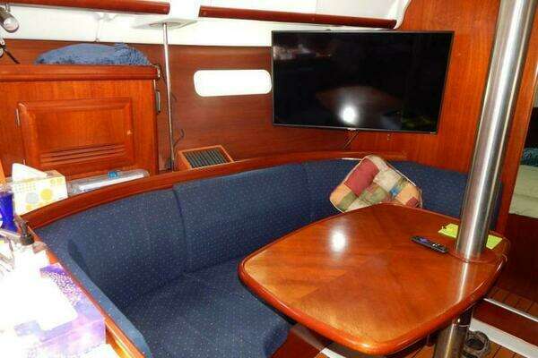 Photo of the 2004 Beneteau 373 "Maxed Out"