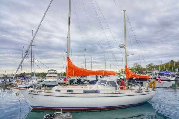 35-ft-Hallberg-Rassy-1976-Rasmus 35-Far Niente Harbor Springs Michigan United States  yacht for sale