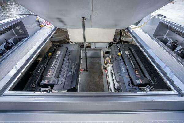 VanDutch 55 Yacht For Sale