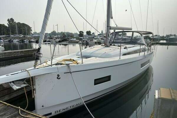 40-ft-Beneteau-2022-40.1- St. Catharines Ontario Canada  yacht for sale