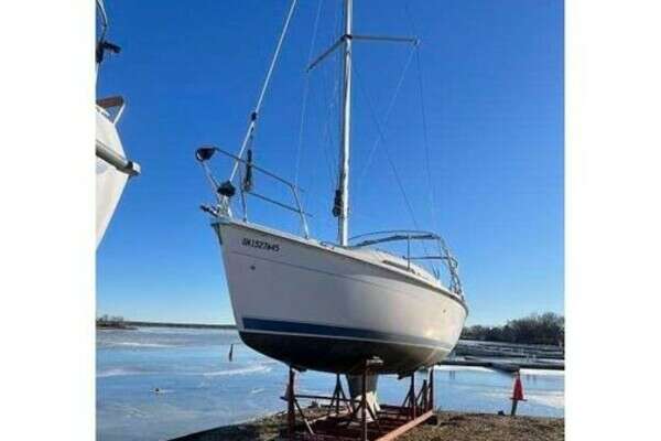 30-ft-Hunter-2003-306- Belleville Ontario Canada  yacht for sale