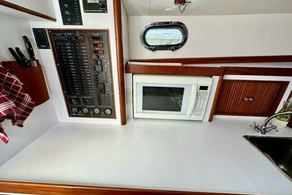 Lyman-Morse Monhegan 38 - Twin Jet Yacht For Sale