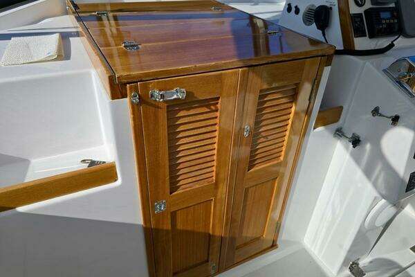 Lyman-Morse Monhegan 38 - Twin Jet Yacht For Sale