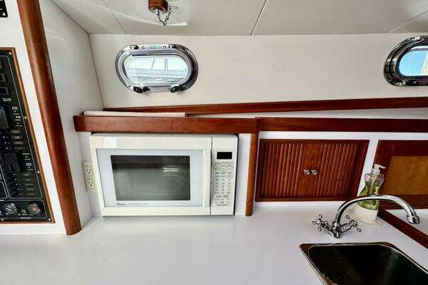 Lyman-Morse Monhegan 38 - Twin Jet Yacht For Sale