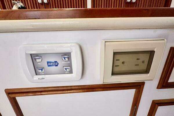 Lyman-Morse Monhegan 38 - Twin Jet Yacht For Sale