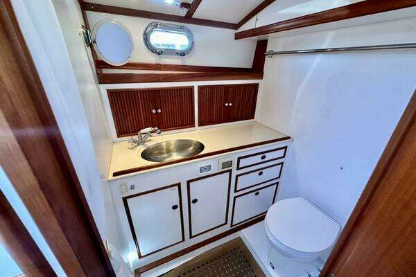 Lyman-Morse Monhegan 38 - Twin Jet Yacht For Sale