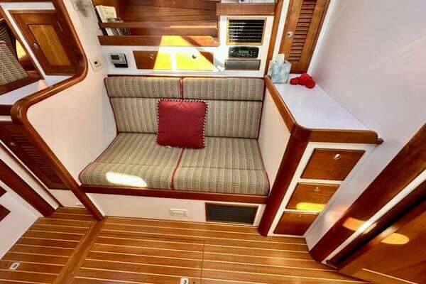 Lyman-Morse Monhegan 38 - Twin Jet Yacht For Sale