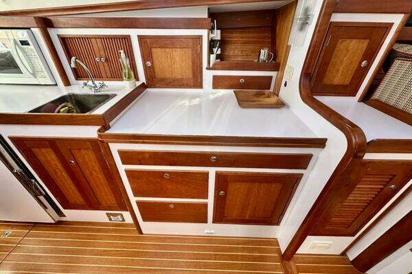 Lyman-Morse Monhegan 38 - Twin Jet Yacht For Sale