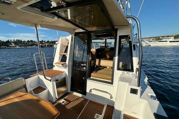 Ranger Tugs R-29 CB Yacht For Sale