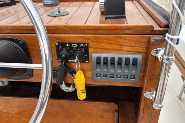 21ft Boston Whaler Yacht For Sale