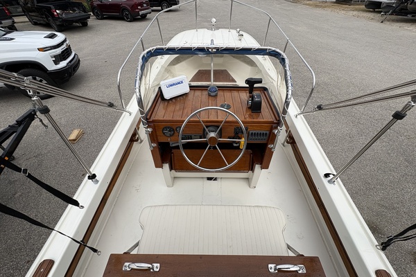 21ft Boston Whaler Yacht For Sale