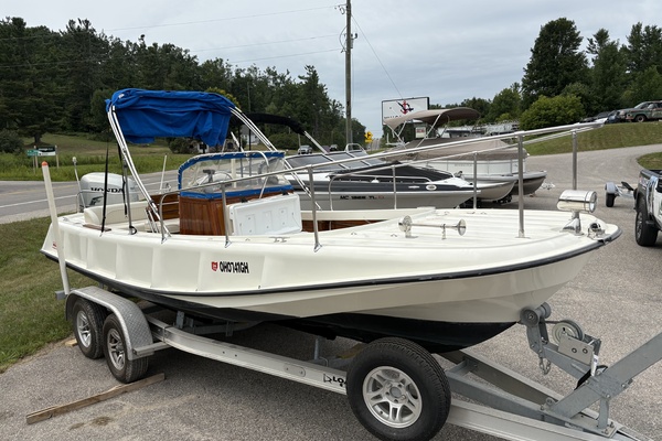21ft Boston Whaler Yacht For Sale