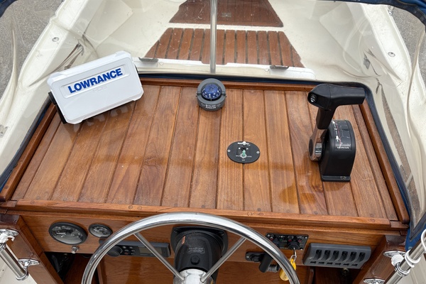 21ft Boston Whaler Yacht For Sale