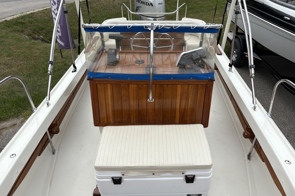 21ft Boston Whaler Yacht For Sale