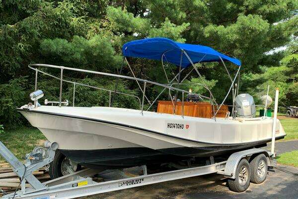 Photo of the 1972 Boston Whaler 21 Outrage Rib Side