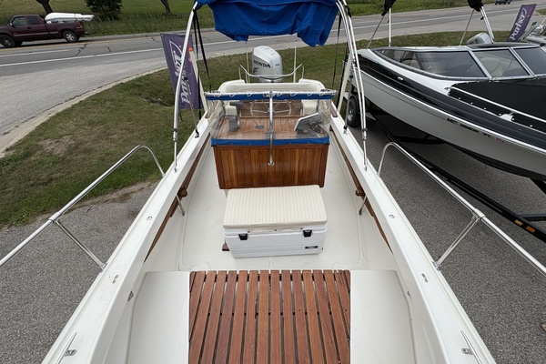 21ft Boston Whaler Yacht For Sale