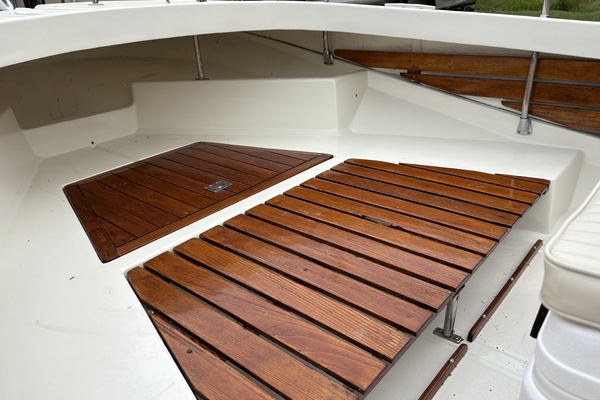 21ft Boston Whaler Yacht For Sale