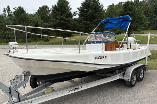 21ft Boston Whaler Yacht For Sale
