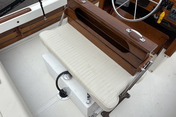 21ft Boston Whaler Yacht For Sale