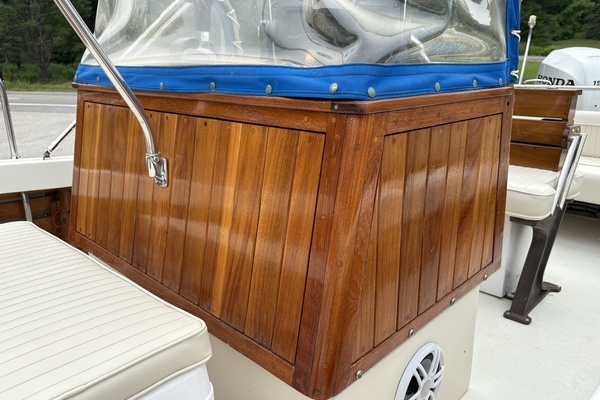 21ft Boston Whaler Yacht For Sale