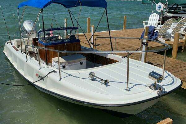 Photo of the 1972 Boston Whaler 21 Outrage Rib Side