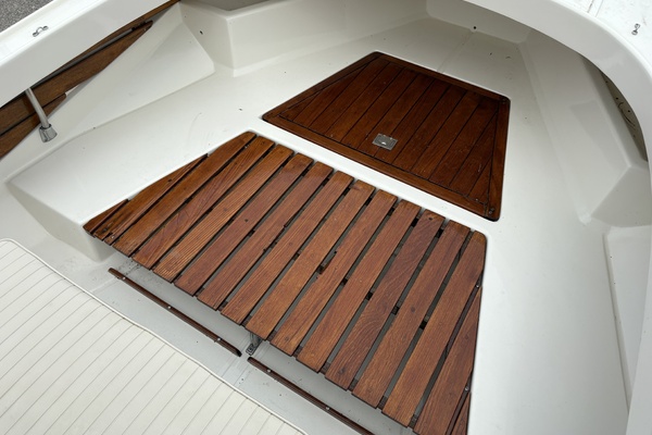 21ft Boston Whaler Yacht For Sale