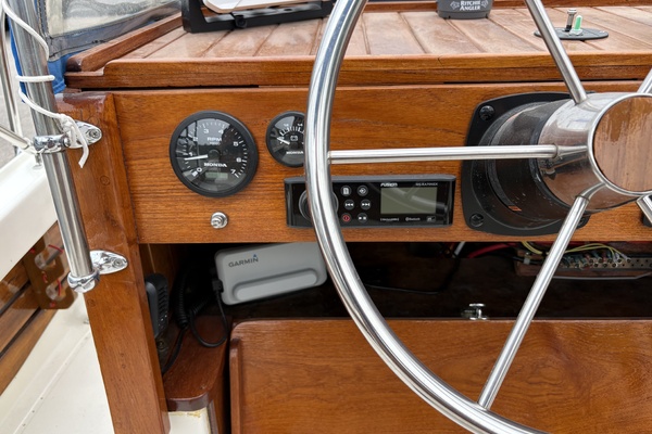 21ft Boston Whaler Yacht For Sale