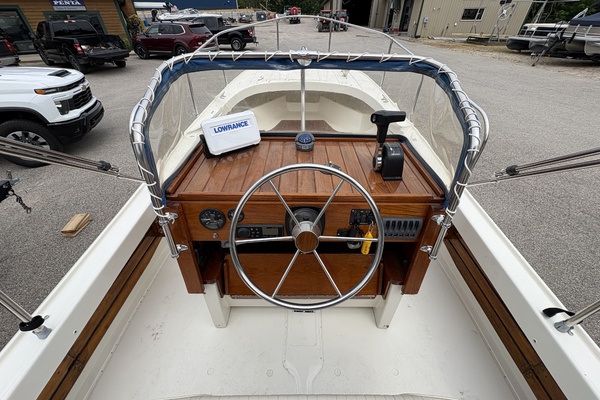 21ft Boston Whaler Yacht For Sale