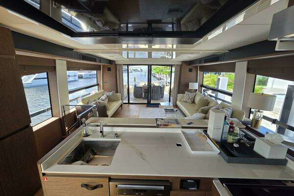 Prestige X70 Yacht For Sale