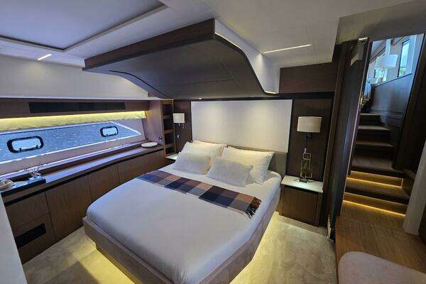 Prestige X70 Yacht For Sale