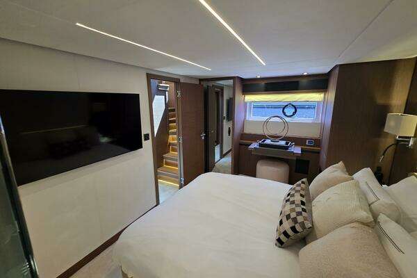 Prestige X70 Yacht For Sale