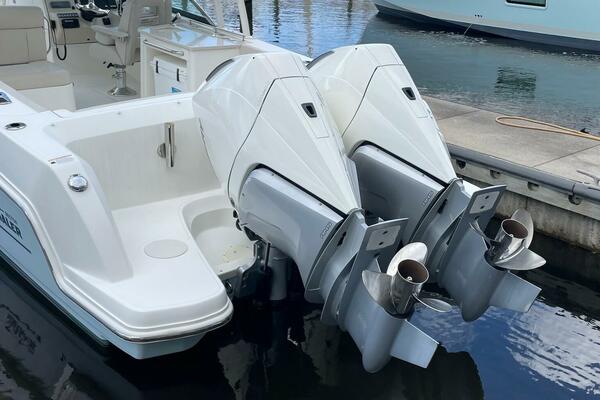 Boston Whaler 27 DC- Engines