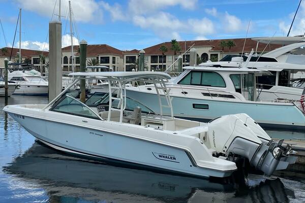 Boston Whaler 27 DC- Profile