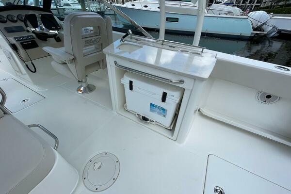 Boston Whaler 27 DC- Cockpit/Helm Storage