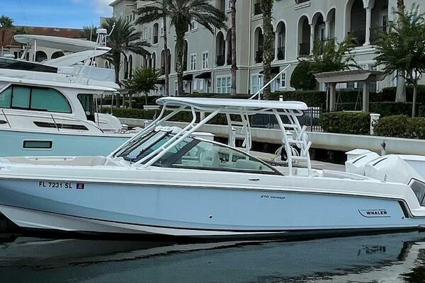 Boston Whaler 27 DC- Profile