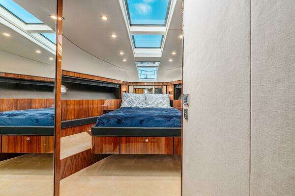 2011 Fairline 65