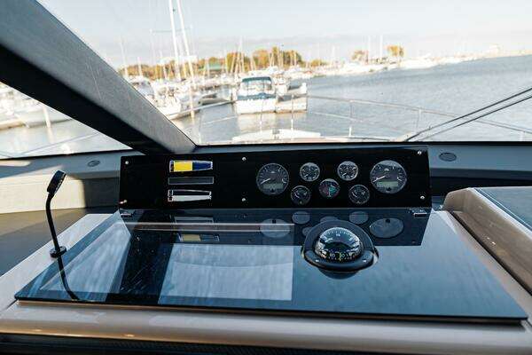 2011 Fairline 65