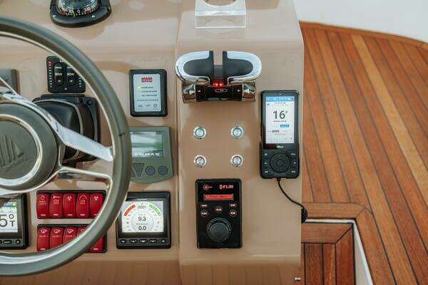 2011 Fairline 65