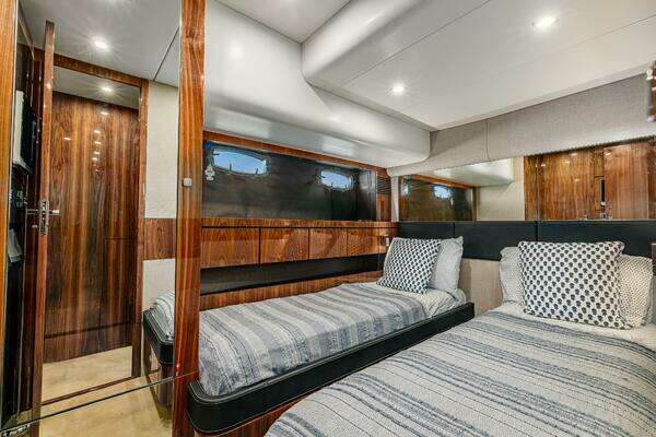 2011 Fairline 65