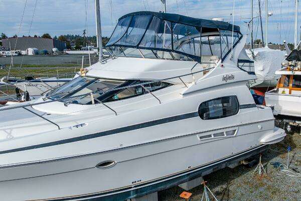 Photo of the 2001 Silverton Sport Bridge "Infinite"