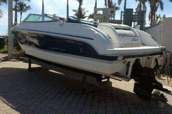 26-ft-Formula-2005-260- Fort Myers Florida United States  yacht for sale