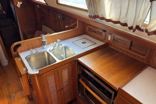 Passport 42ft Tayana Yacht For Sale