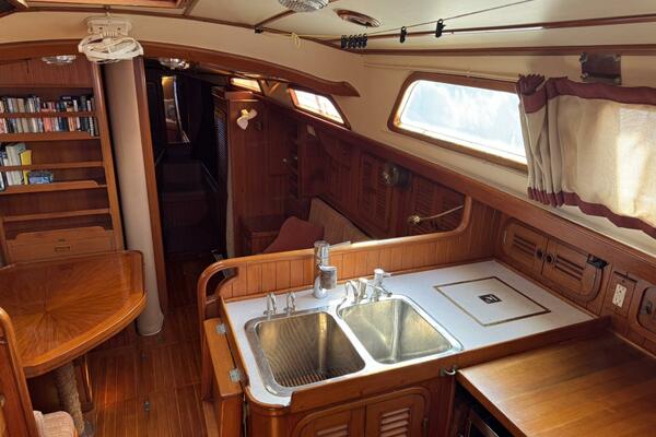 Passport 42ft Tayana Yacht For Sale