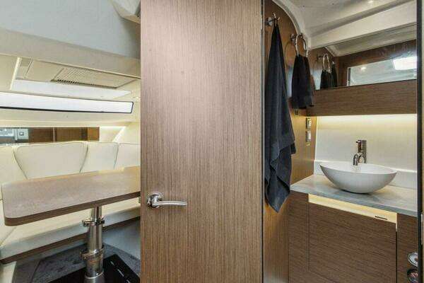 Jeanneau Leader 10.5 Yacht For Sale