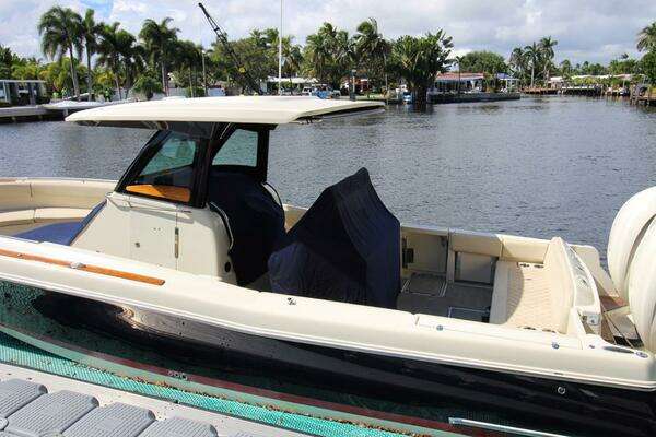 Chris-Craft Catalina 34 Yacht For Sale