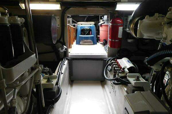 Sea Ray 480 Sedan Bridge Yacht For Sale