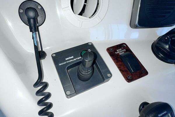 Sea Ray 480 Sedan Bridge Yacht For Sale