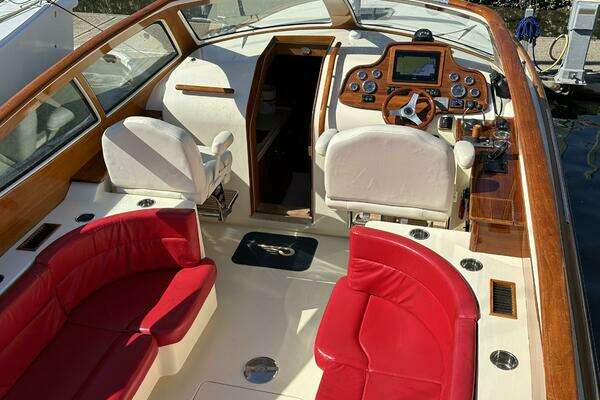 Hinckley Talaria 38 Runabout Convertible Yacht For Sale