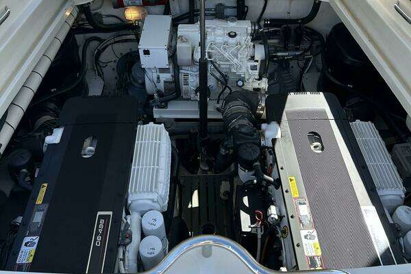 Hinckley Talaria 38 Runabout Convertible Yacht For Sale